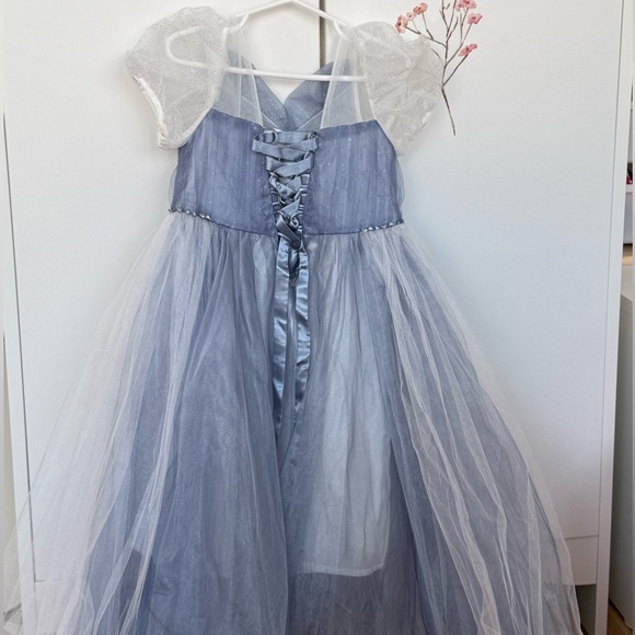 Elegant Blue and White Gown for Girls - Picture 4 of 5